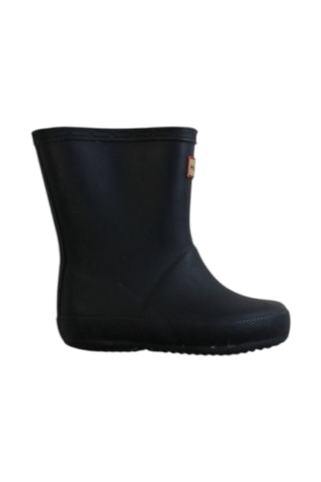 A Black Rain Boots from Hunter in size 18-24M for neutral. (Front View)