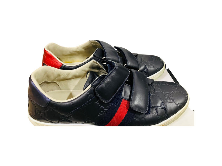 A Navy Sneakers from Gucci in size 11Y for boy. (Front View)