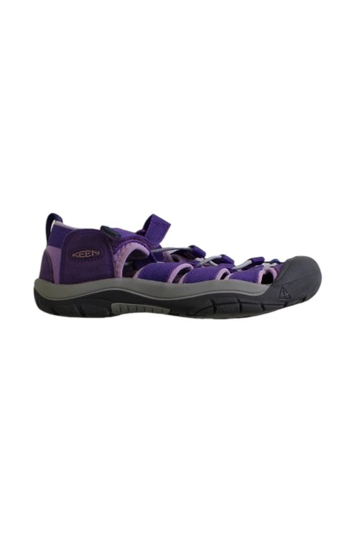 A Purple Aqua Shoes from Keen in size 10Y for girl. (Front View)