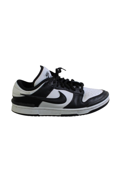 A Black Sneakers from Nike in size 14Y for neutral. (Front View)