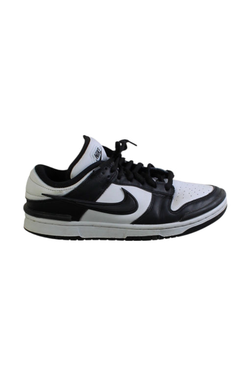 A Black Sneakers from Nike in size 14Y for neutral. (Front View)