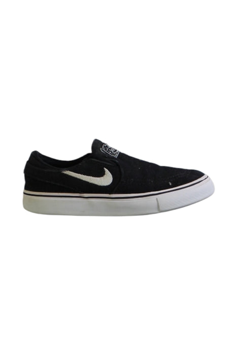 A Black Slip Ons from Nike in size 5T for boy. (Front View)