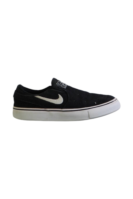 A Black Slip Ons from Nike in size 5T for boy. (Front View)