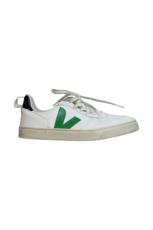 A White Sneakers from Veja in size 9Y for neutral. (Front View)