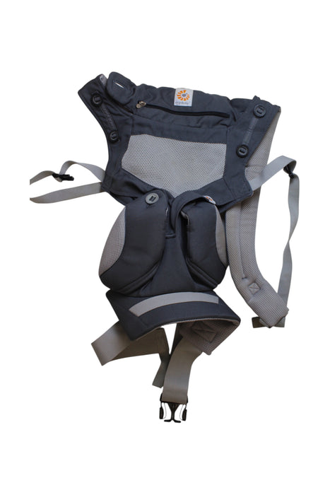 A Grey Baby Carriers from Ergobaby in size Newborn for neutral. (Front View)