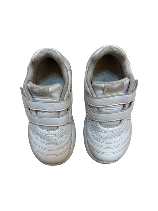 A White Sneakers from Dr. Kong in size 4T for neutral. (Front View)