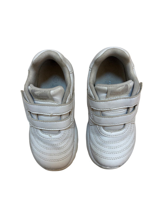 A White Sneakers from Dr. Kong in size 4T for neutral. (Front View)
