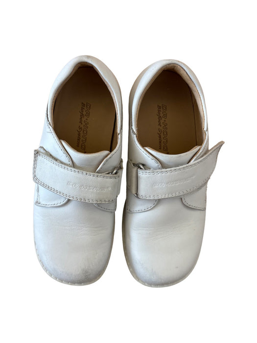 A White Dress Shoes from Dr. Kong in size 6T for neutral. (Front View)