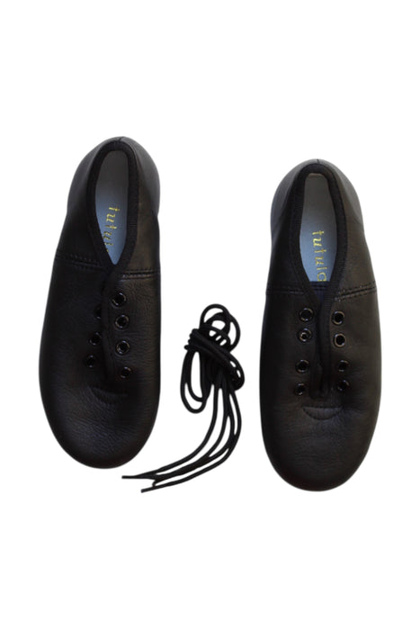 A Black Dress Shoes from Tutulamb in size 6T for girl. (Back View)