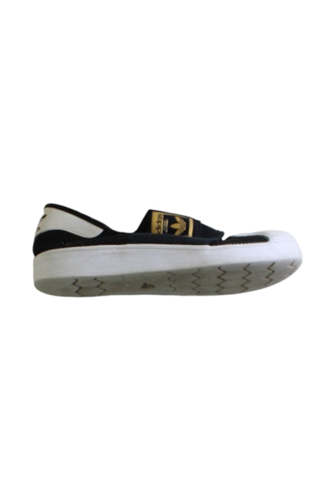 A Black Sneakers from Adidas in size 7Y for girl. (Front View)