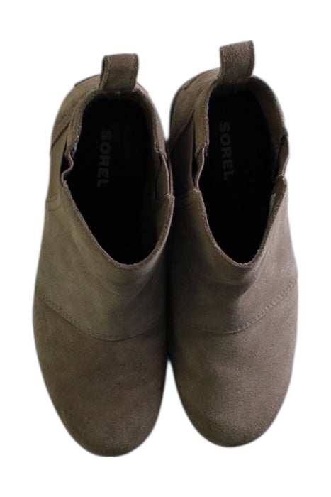 A Beige Booties from Sorel in size 7Y for girl. (Back View)