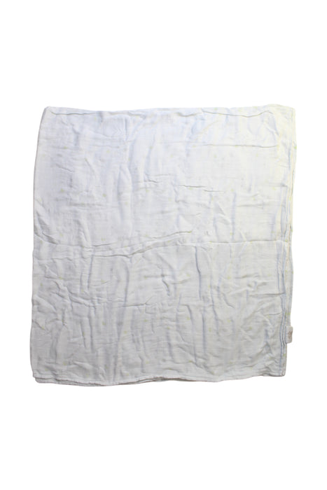 A White Blankets from Dave & Bella in size O/S for neutral. (Back View)