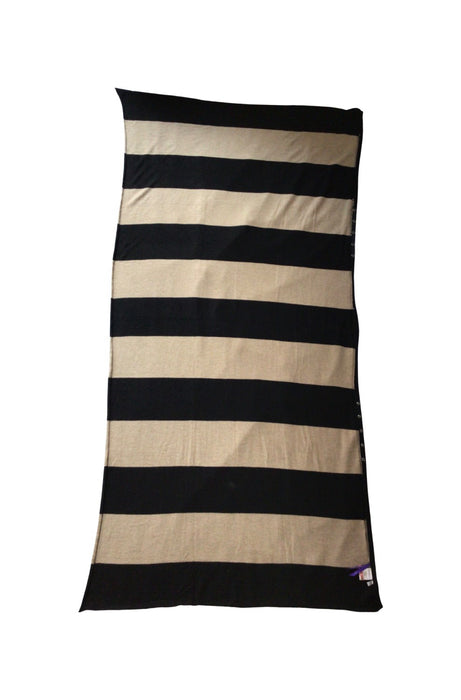 A Beige Blankets from Seraphine in size Maternity-M for maternity. (Back View)