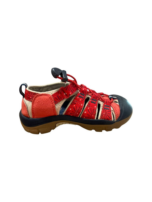 A Red Sandals from Keen in size 6T for neutral. (Back View)
