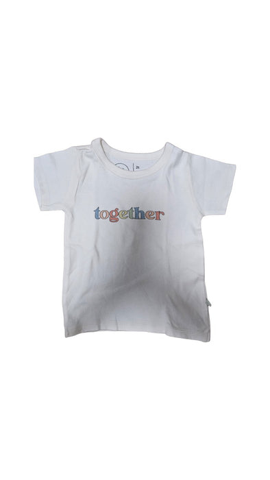 A White Short Sleeve T Shirts from Finn + Emma in size 2T for neutral. (Front View)