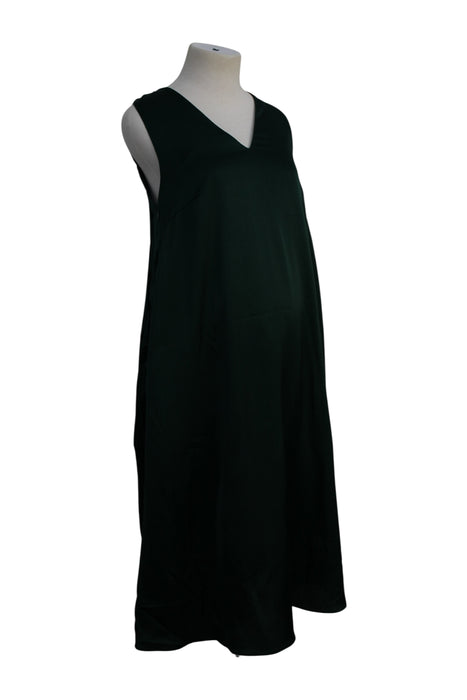 A Black Sleeveless Dresses from Love, Bonito in size Maternity-S for maternity. (Back View)