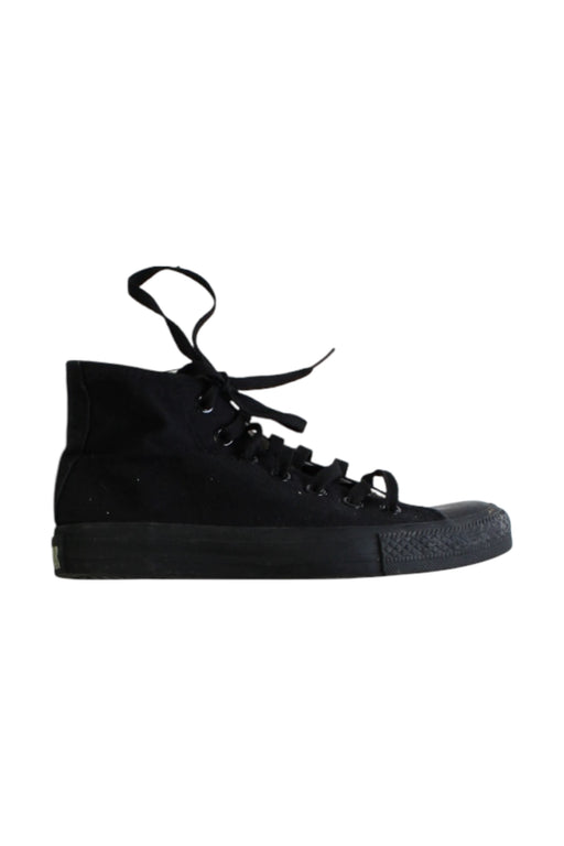 A Black Sneakers from Converse in size 11Y for neutral. (Front View)