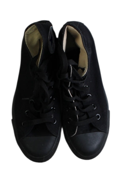 A Black Sneakers from Converse in size 11Y for neutral. (Back View)