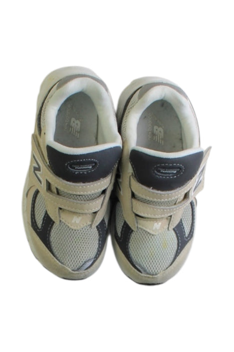 A Beige Sneakers from New Balance in size 4T for boy. (Back View)
