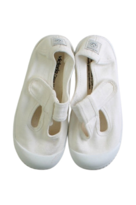 A White Sneakers from Victoria in size 4T for girl. (Back View)
