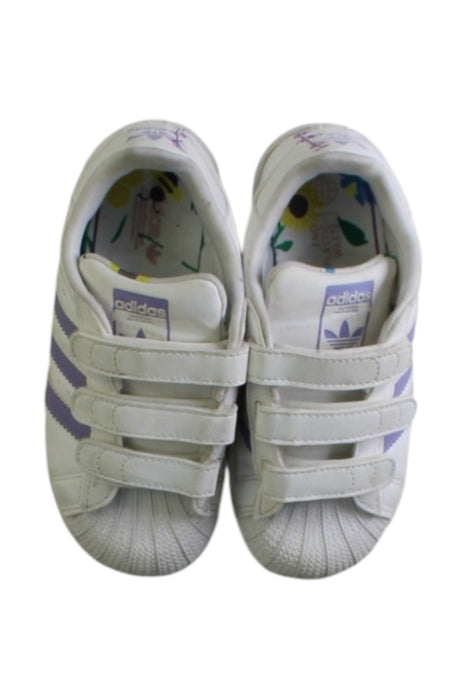 A White Sneakers from Adidas in size 5T for girl. (Back View)