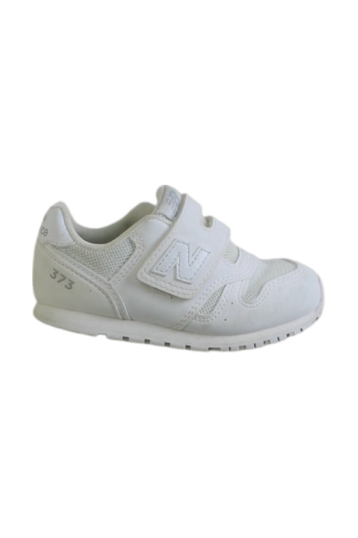 A White Sneakers from New Balance in size 3T for neutral. (Front View)