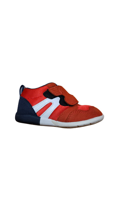 A Red Sneakers from Moonstar in size 3T for neutral. (Back View)