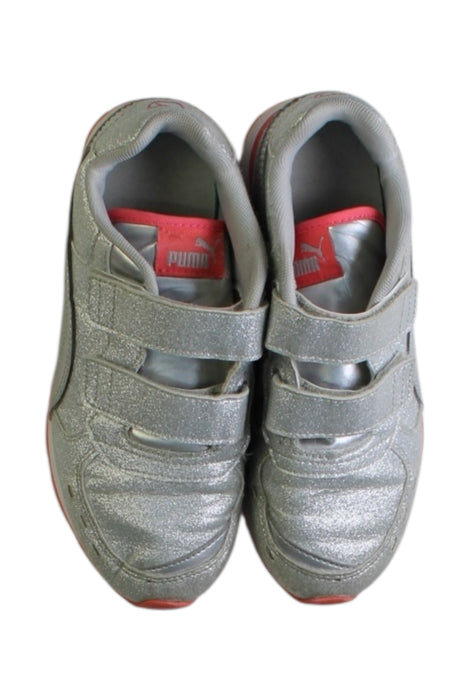 A Silver Sneakers from Puma in size 7Y for girl. (Back View)