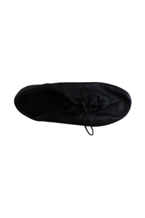 A Black Flats from Sansha in size 7Y for girl. (Front View)
