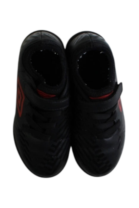 A Black Cleats/Soccer Shoes from Umbro in size 4T for boy. (Back View)