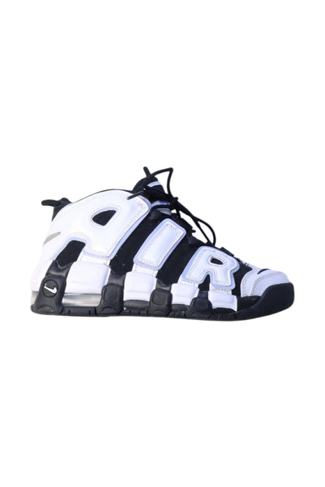 A Black Sneakers from Nike in size 11Y for neutral. (Front View)