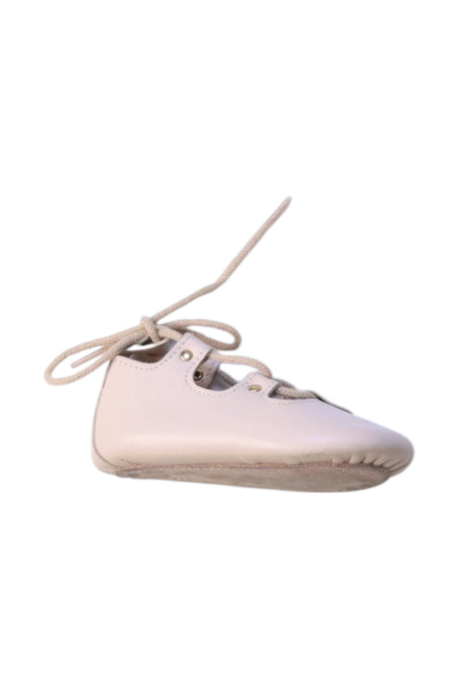 A White Casual Boots from Chloe in size 12-18M for girl. (Front View)