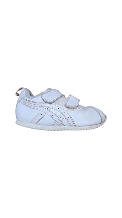 A White Sneakers from ASICS in size 3T for neutral. (Back View)
