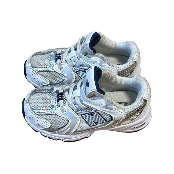 A White Sneakers from New Balance in size 3T for neutral. (Back View)