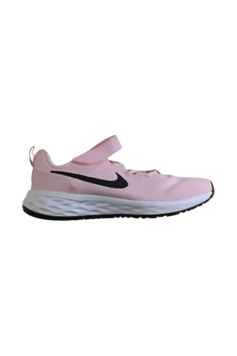 A Pink Sneakers from Nike in size 9Y for girl. (Front View)