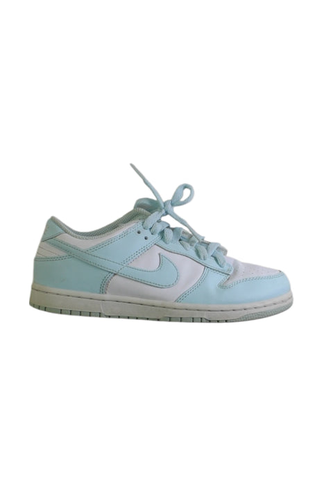 A Blue Sneakers from Nike in size 10Y for neutral. (Front View)