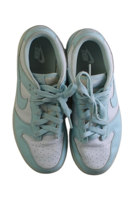 A Blue Sneakers from Nike in size 10Y for neutral. (Back View)