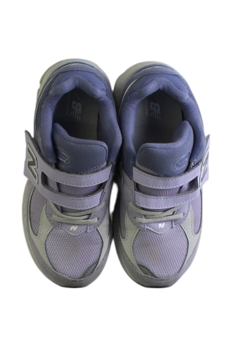 A Purple Sneakers from New Balance in size 7Y for girl. (Back View)