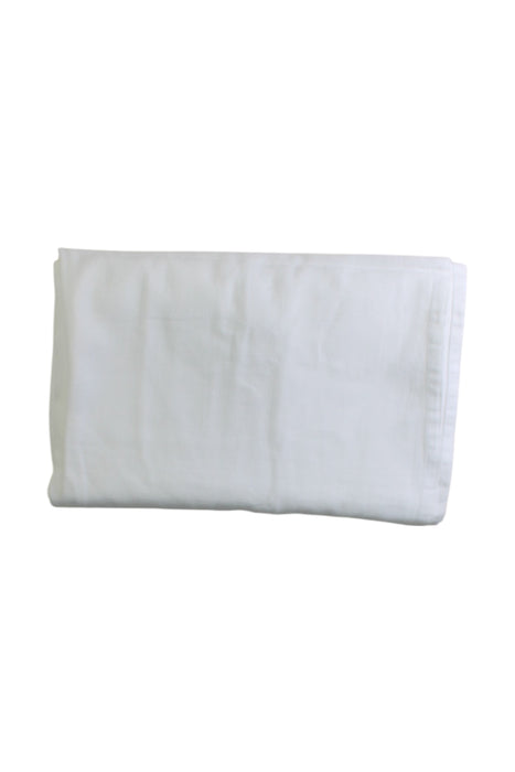 A White Blankets from purebaby in size O/S for neutral. (Front View)