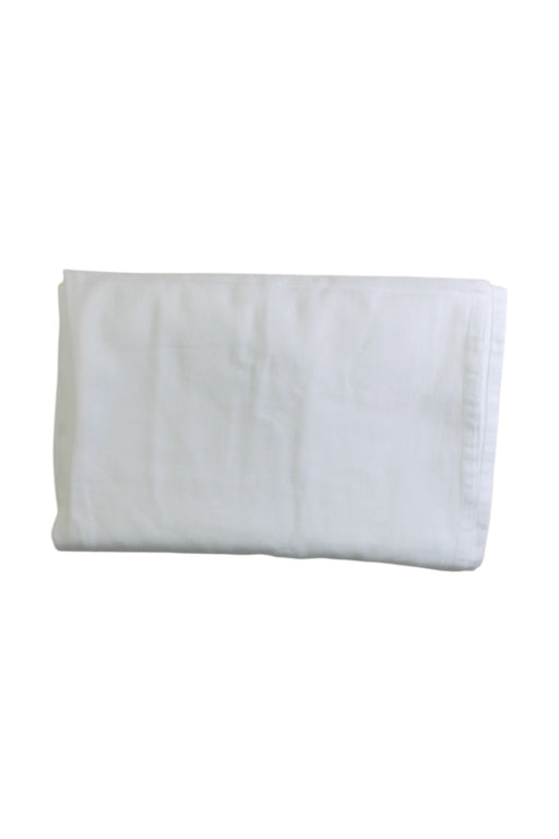 A White Blankets from purebaby in size O/S for neutral. (Front View)