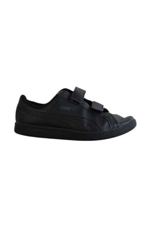 A Black Sneakers from Puma in size 10Y for boy. (Front View)