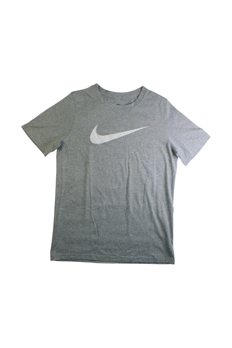 A Grey Short Sleeve T Shirts from Nike in size 12Y for boy. (Front View)