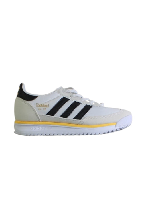 A White Sneakers from Adidas in size 6T for boy. (Front View)