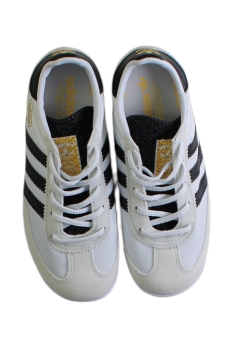 A White Sneakers from Adidas in size 6T for boy. (Back View)