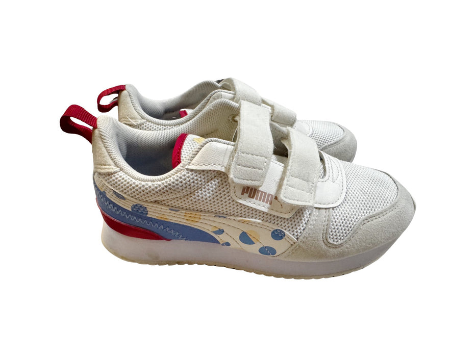 A White Sneakers from Puma in size 7Y for neutral. (Back View)
