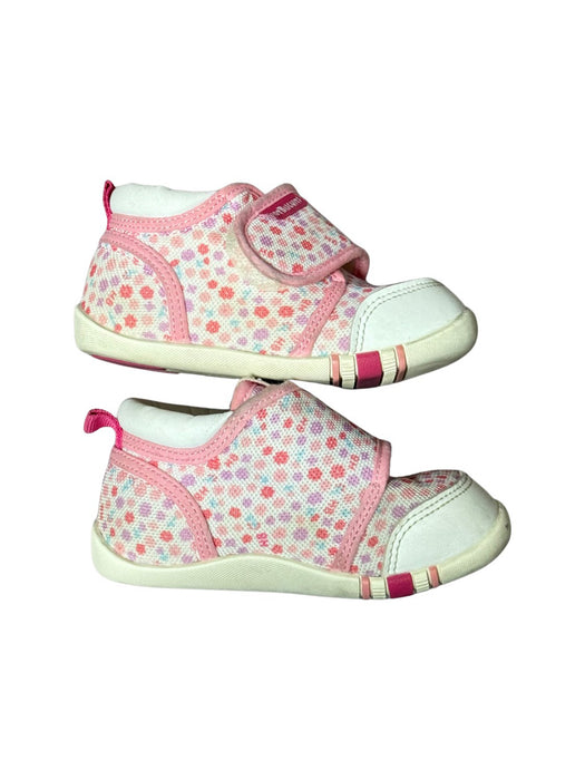 A Pink Sneakers from Hot Biscuits Mikihouse in size 18-24M for girl. (Back View)