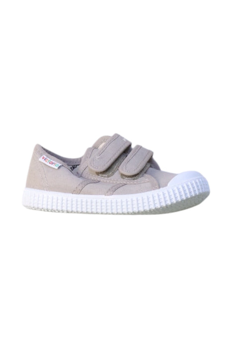 A Beige Sneakers from Victoria in size 4T for neutral. (Front View)