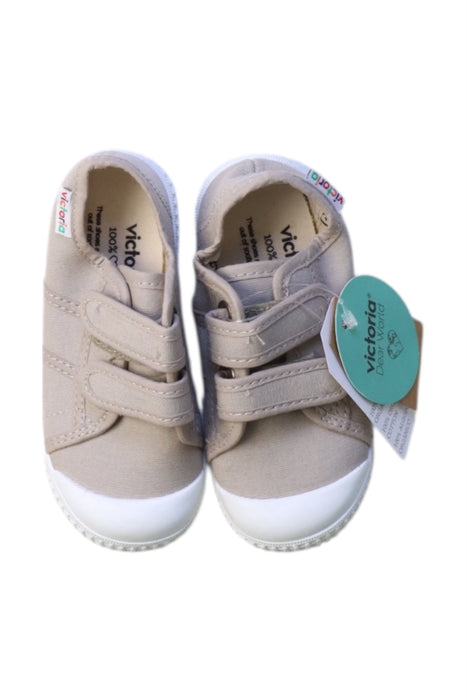 A Beige Sneakers from Victoria in size 4T for neutral. (Back View)