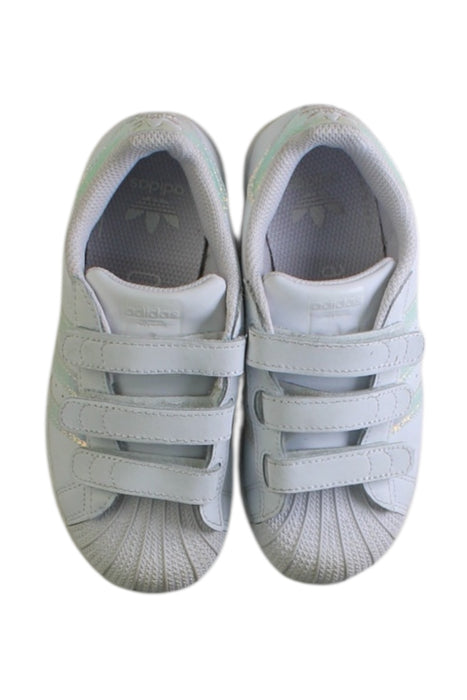 A White Sneakers from Adidas in size 6T for girl. (Back View)