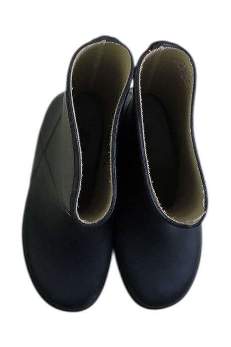 A Black Rain Boots from Hunter in size 5T for neutral. (Back View)